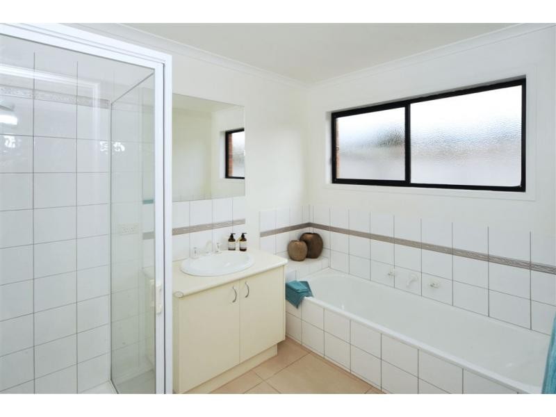 18 Parkside Boulevard, Strathdale VIC 3550