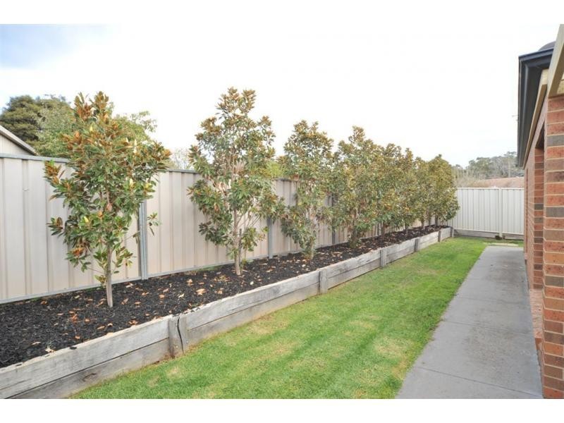 18 Parkside Boulevard, Strathdale VIC 3550