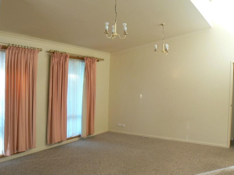 2/9 Akoonah Drive, Golden Square VIC 3555