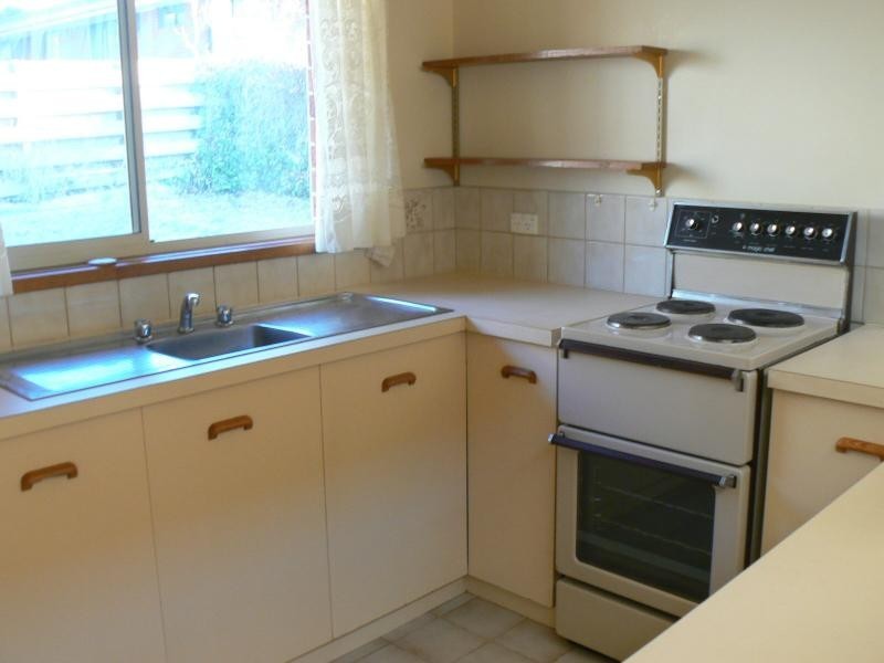 2/9 Akoonah Drive, Golden Square VIC 3555