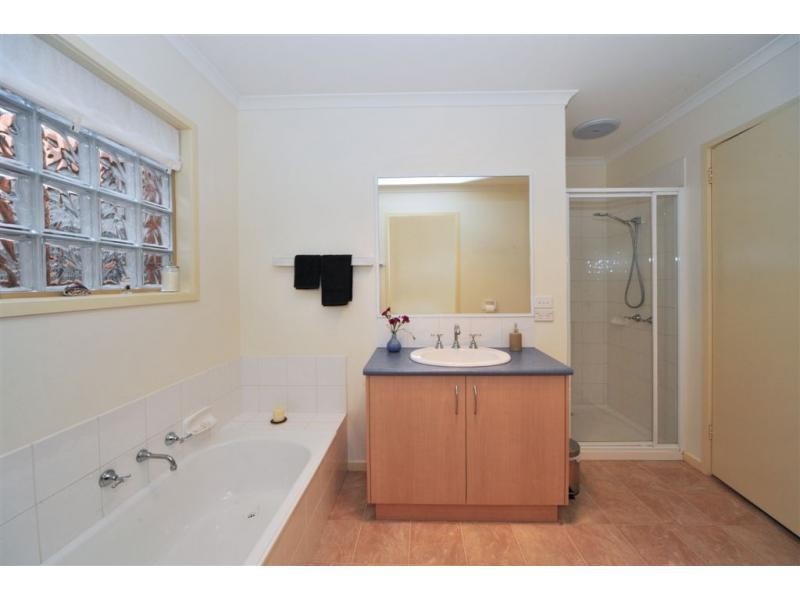 2/7 Allingham Street, Golden Square VIC 3555