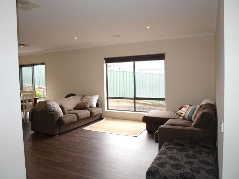 4 Akins Rise, Golden Square VIC 3555
