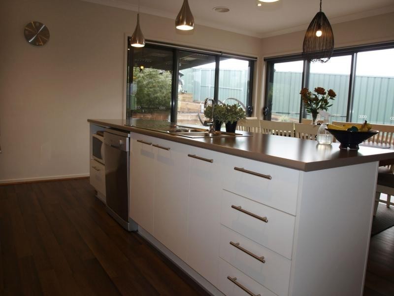4 Akins Rise, Golden Square VIC 3555