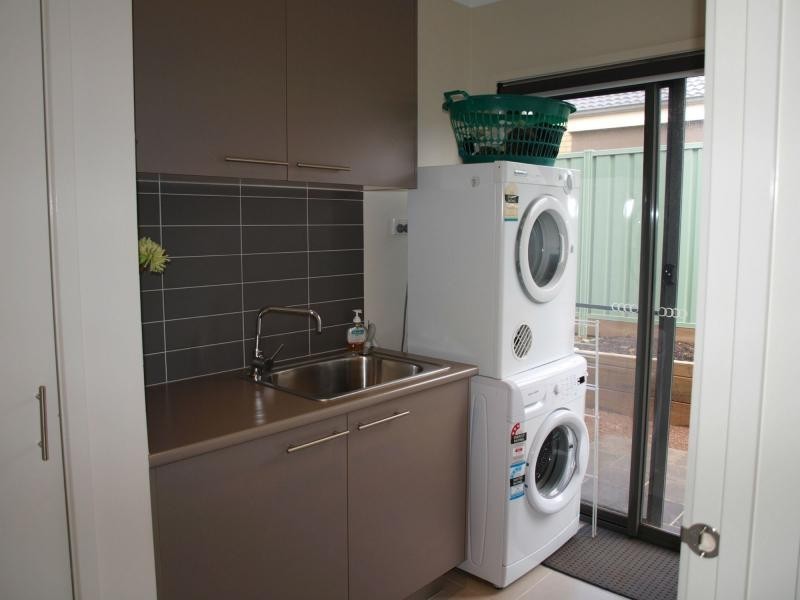 4 Akins Rise, Golden Square VIC 3555