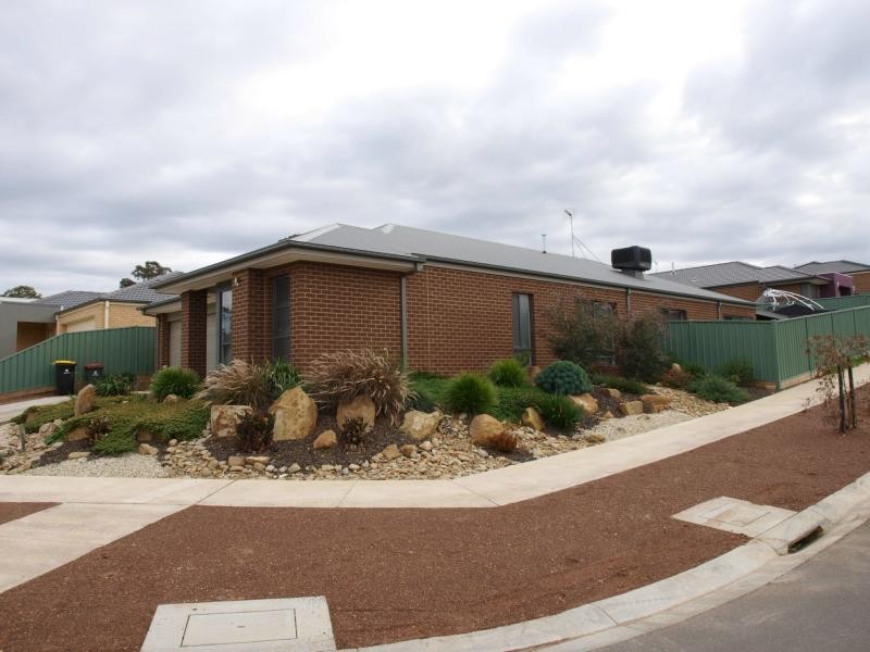4 Akins Rise, Golden Square VIC 3555