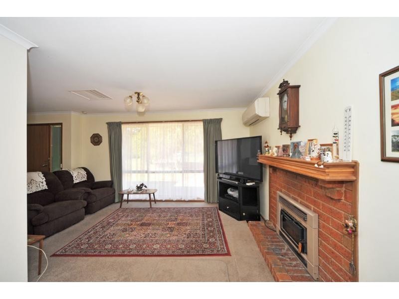 18 Shakespere Road, Heathcote VIC 3523