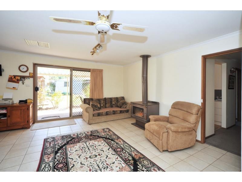 18 Shakespere Road, Heathcote VIC 3523