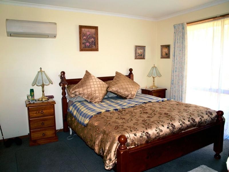 18 Shakespere Road, Heathcote VIC 3523