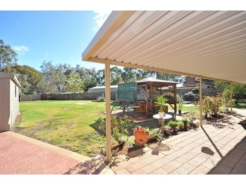 18 Shakespere Road, Heathcote VIC 3523