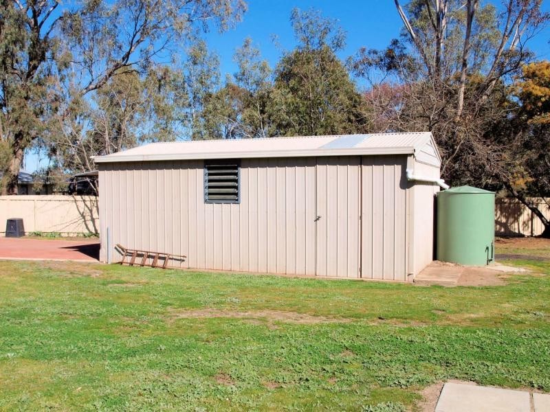 18 Shakespere Road, Heathcote VIC 3523