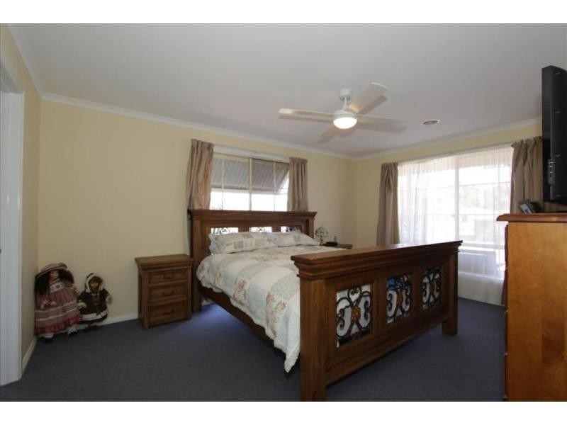 24 Aspera Way, Kangaroo Flat VIC 3555
