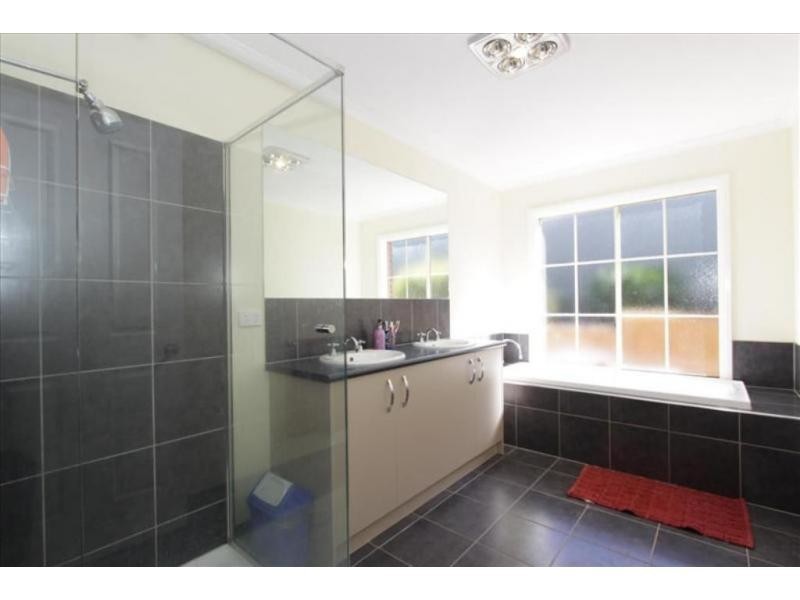 24 Aspera Way, Kangaroo Flat VIC 3555