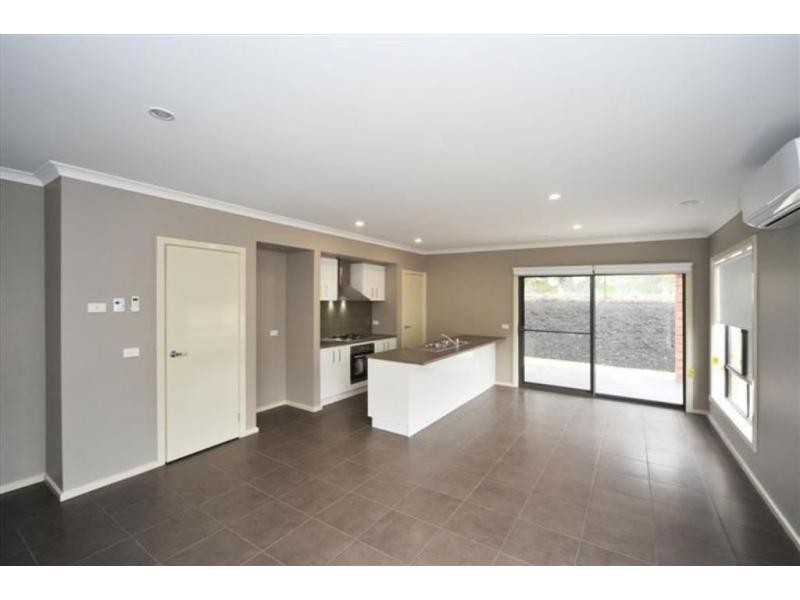 27 Bentley Terrace, Quarry Hill VIC 3550