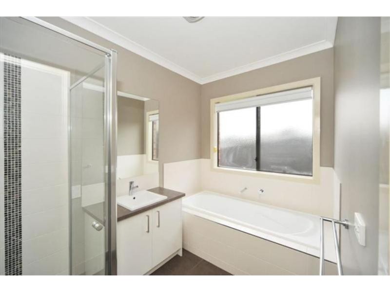 27 Bentley Terrace, Quarry Hill VIC 3550