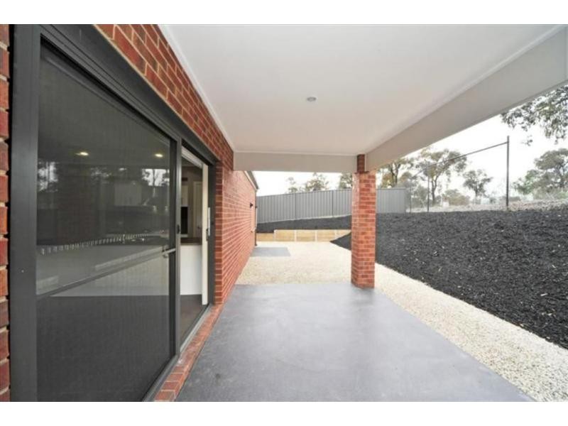 27 Bentley Terrace, Quarry Hill VIC 3550