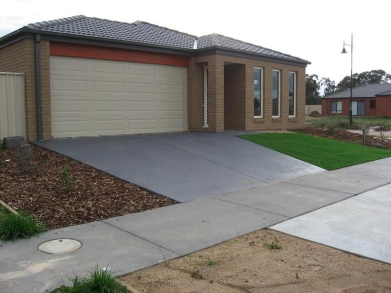100 Bassett Drive, Strathfieldsaye VIC 3551