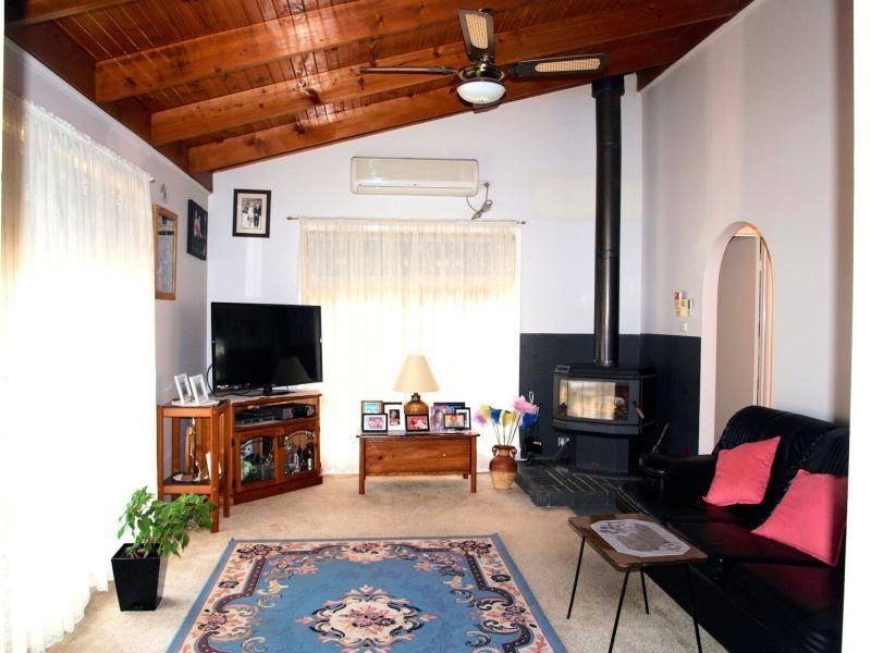 42 Ross Street, Heathcote VIC 3523