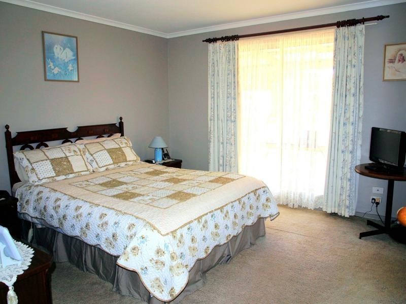 42 Ross Street, Heathcote VIC 3523