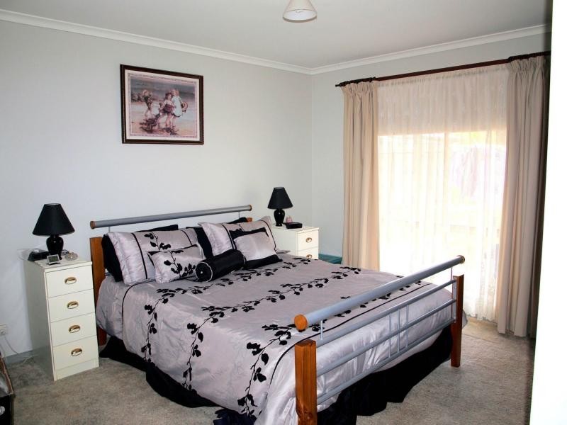 42 Ross Street, Heathcote VIC 3523