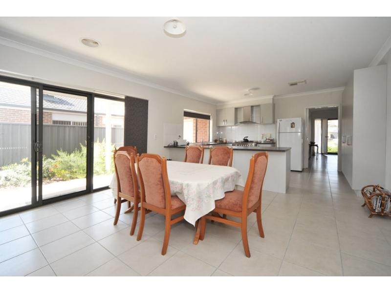 2 Peninsula Drive, Eaglehawk VIC 3556