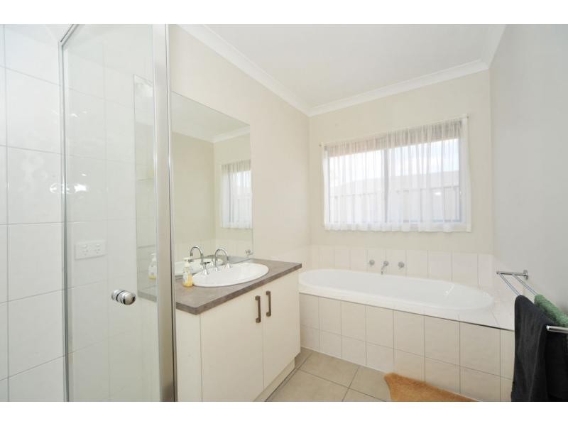 2 Peninsula Drive, Eaglehawk VIC 3556