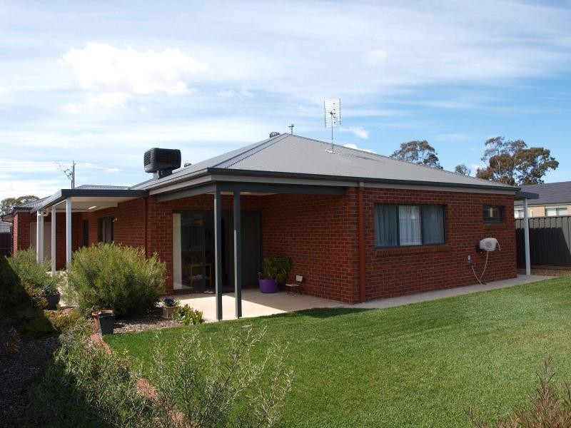 2 Peninsula Drive, Eaglehawk VIC 3556