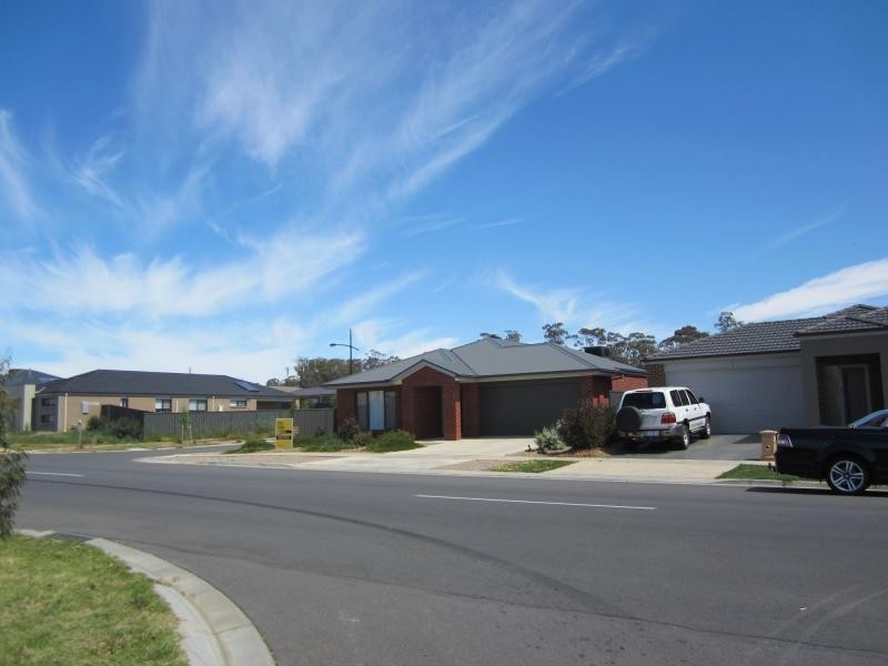 2 Peninsula Drive, Eaglehawk VIC 3556