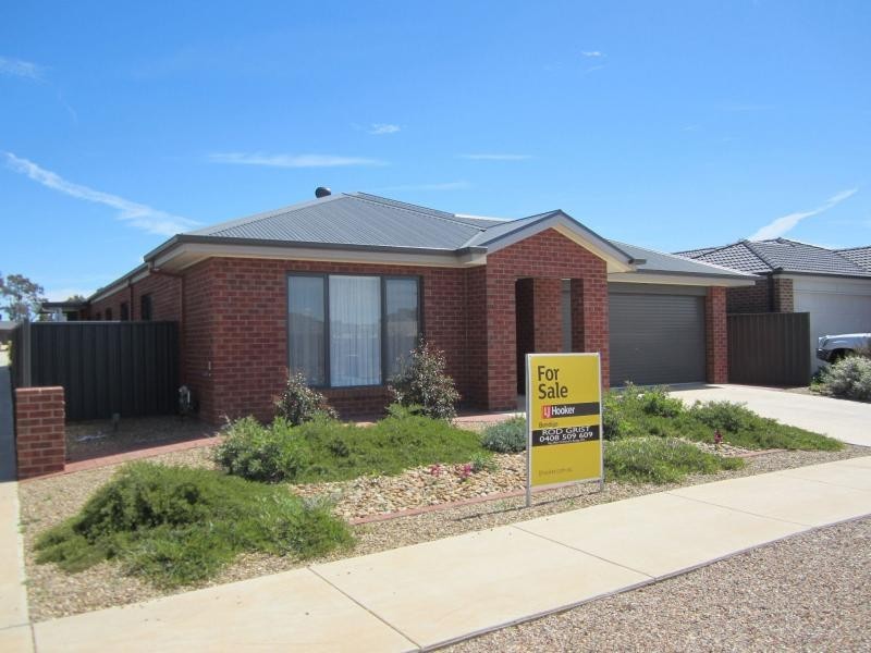 2 Peninsula Drive, Eaglehawk VIC 3556