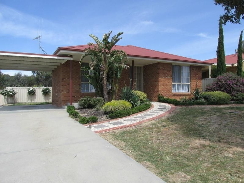7 Pattison Drive, Kangaroo Flat VIC 3555