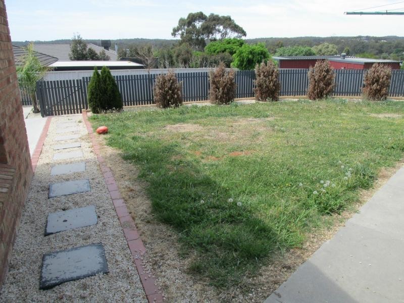 7 Pattison Drive, Kangaroo Flat VIC 3555