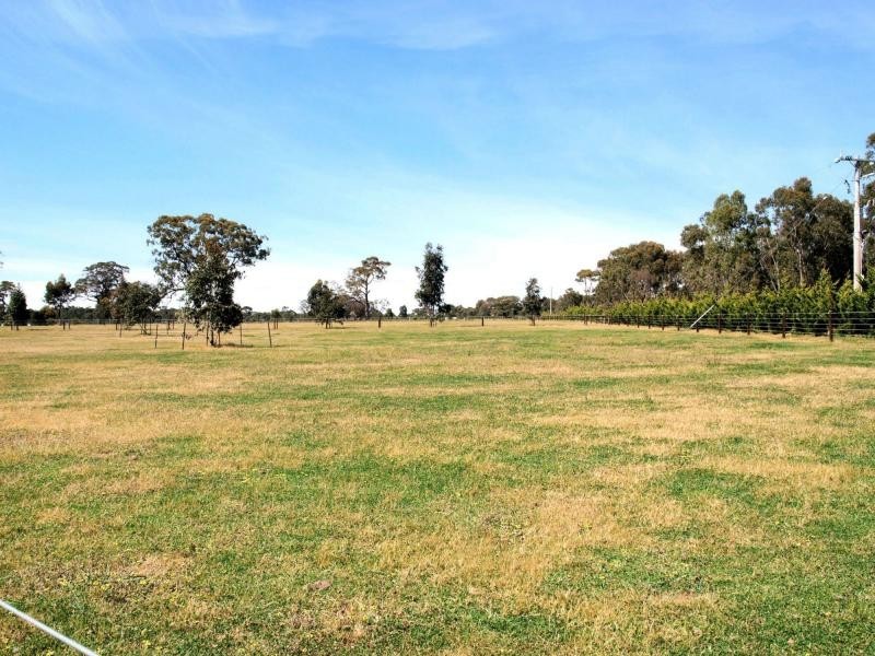 97 Dealba Road, Heathcote VIC 3523