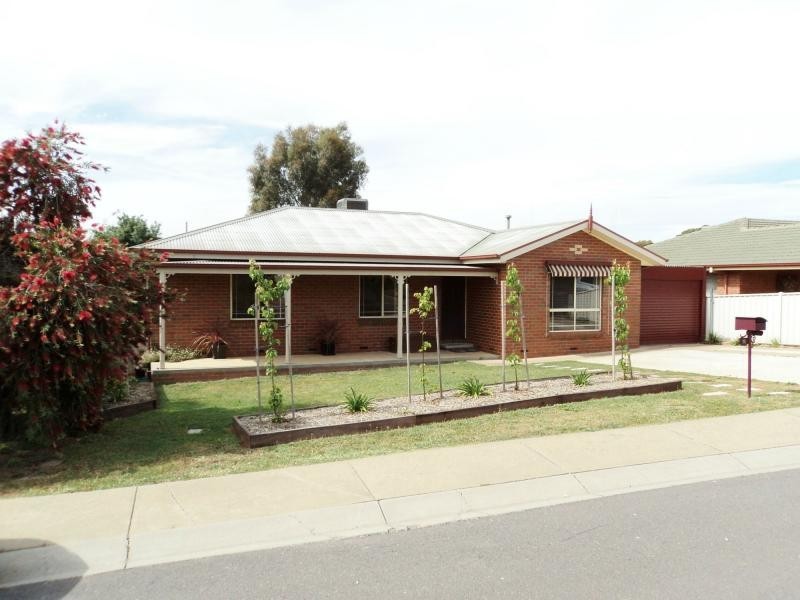 16 Banool Street, Golden Square VIC 3555