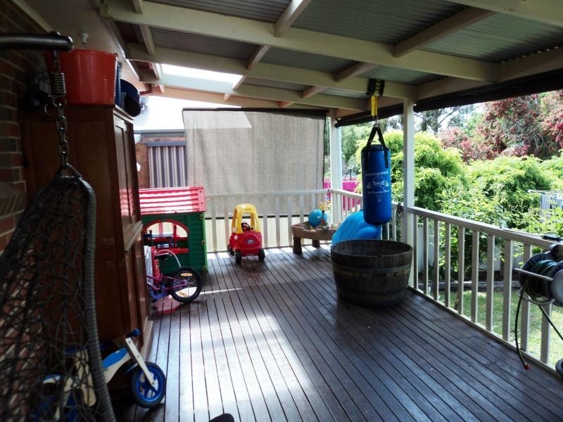 16 Banool Street, Golden Square VIC 3555