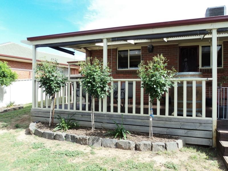 16 Banool Street, Golden Square VIC 3555