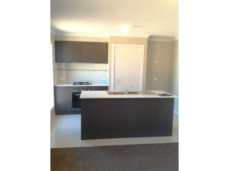 16 Caulfield Drive, Ascot VIC 3551