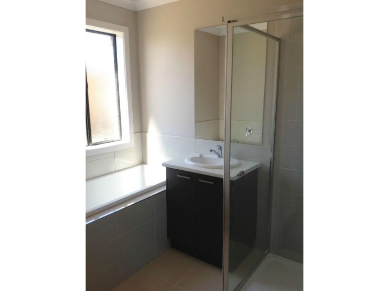 16 Caulfield Drive, Ascot VIC 3551