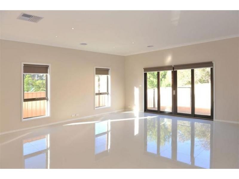 8A Benjamin Court, Spring Gully VIC 3550