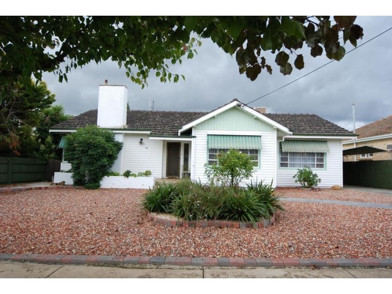 13 Theodore Street, Flora Hill VIC 3550