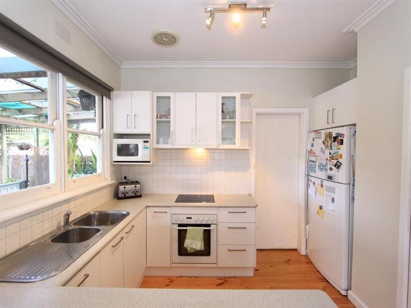 34 Clarence Avenue, Kennington VIC 3550