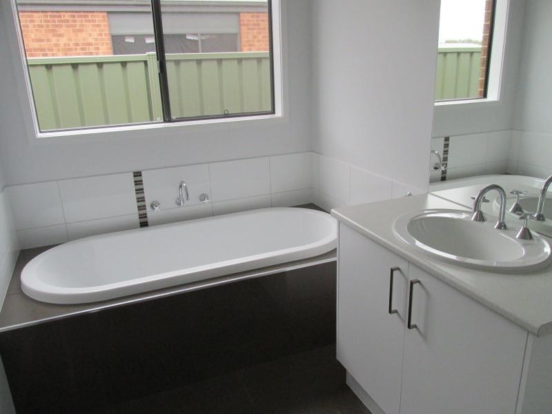 222 Station Street, Epsom VIC 3551