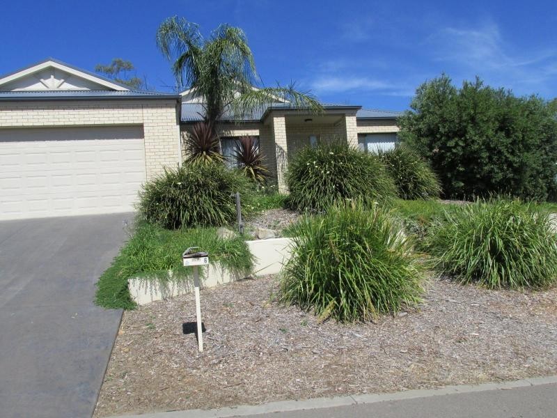 6 Preston Place, Golden Square VIC 3555