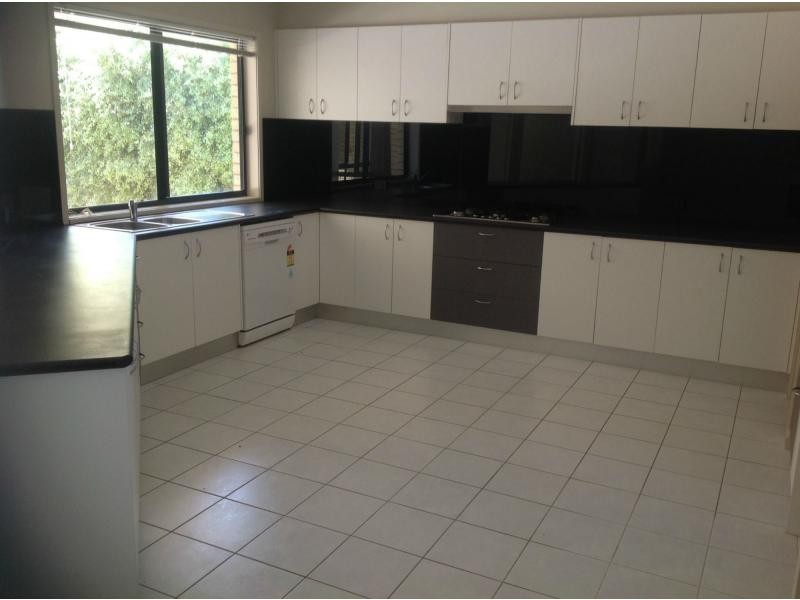 6 Preston Place, Golden Square VIC 3555