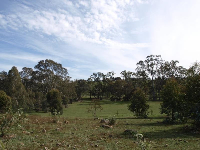 18A & 18B Safstroms Lane, Heathcote VIC 3523