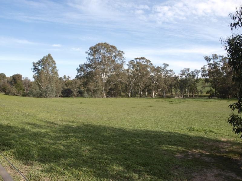 18A & 18B Safstroms Lane, Heathcote VIC 3523
