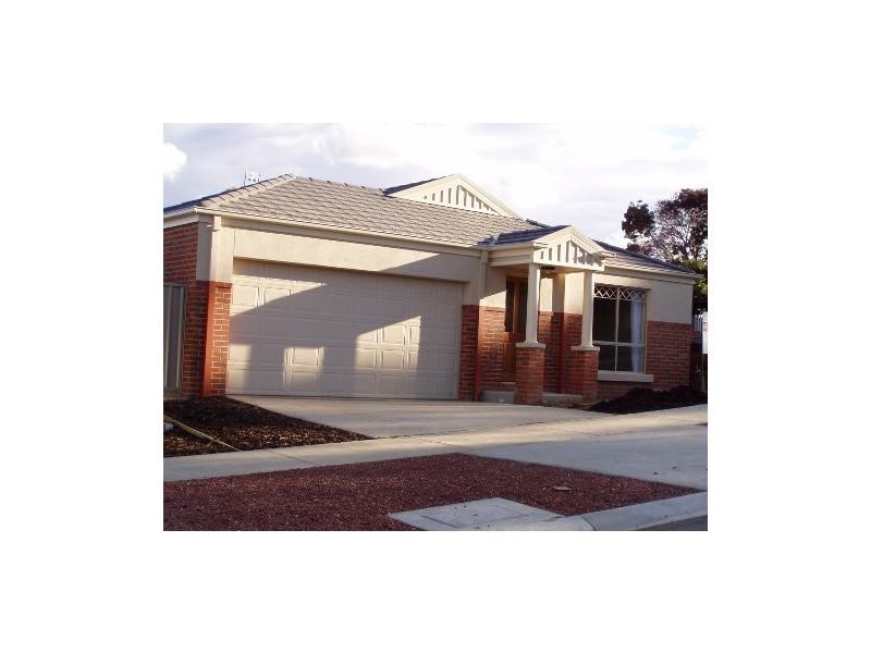 12 Rosewood Mews, Golden Square VIC 3555