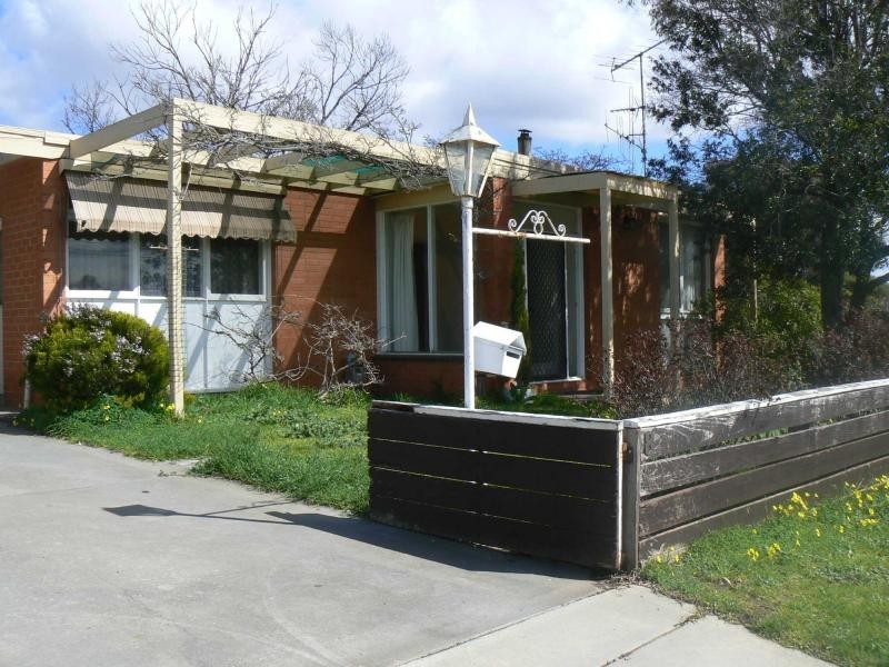 8 Houlahan Street, Flora Hill VIC 3550