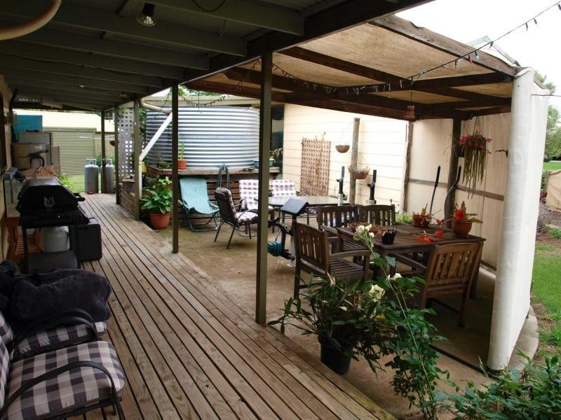 7 Craven Crescent, Heathcote VIC 3523