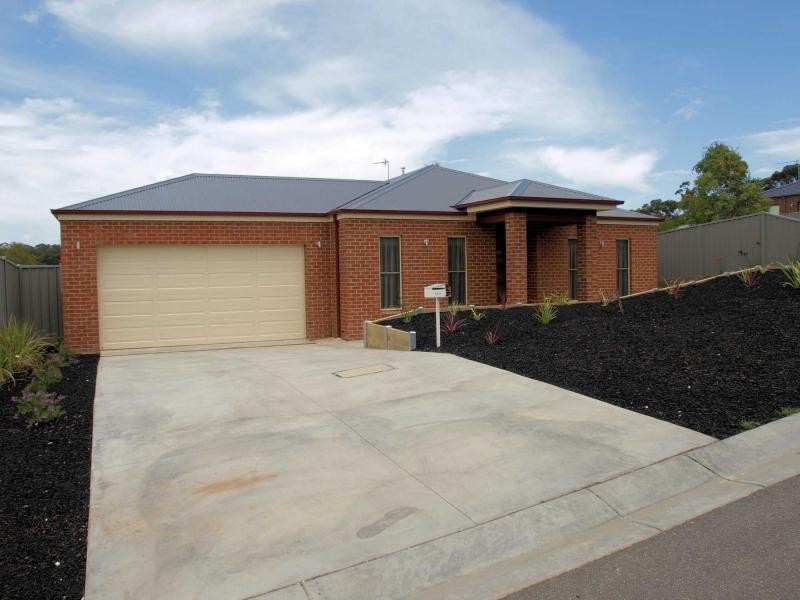 13 Poorinda Crescent, Kangaroo Flat VIC 3555