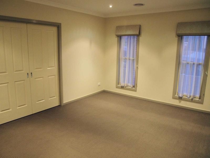 13 Poorinda Crescent, Kangaroo Flat VIC 3555