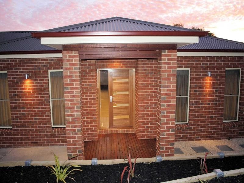 13 Poorinda Crescent, Kangaroo Flat VIC 3555